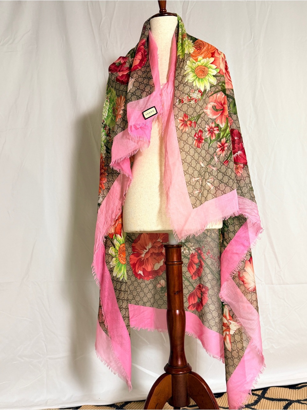 Authentic Gucci Blooms Pink Floral GG Canvas Silk-Blend large Wrap - Picture 3 of 8